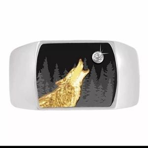 Silver and simulated diamond wolf howling and enamel ring sz 10 new